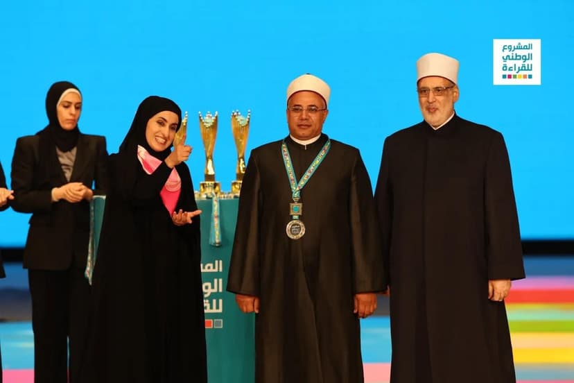 استلام جائزة أفضل مؤسسة تنويرية