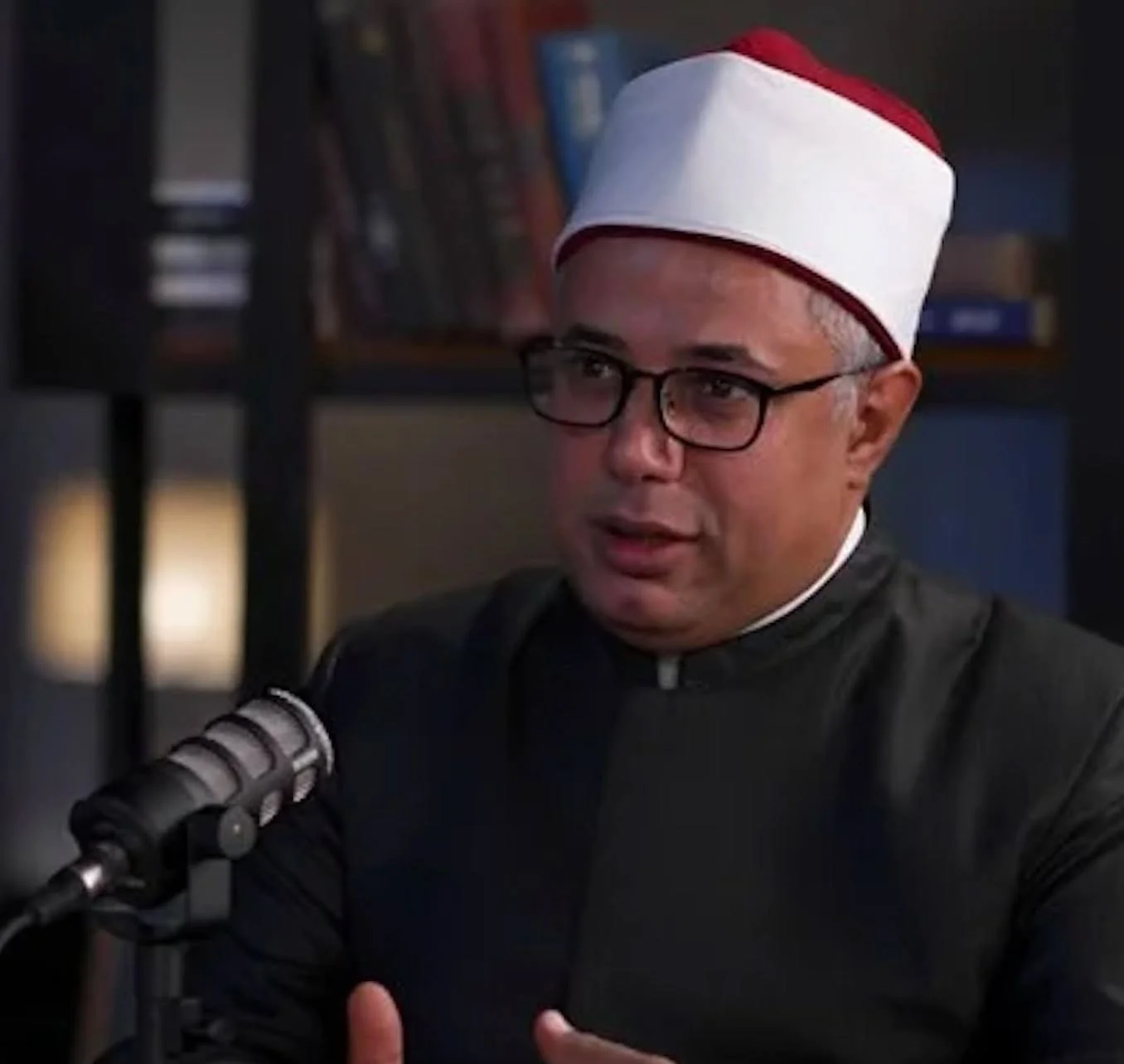 د. عبد الباسط هيكل ينزع قناع شائعات حول طه حسين بين الإسلامويين والعلمانيين مع د. رغد صفوت في صالون تفكير